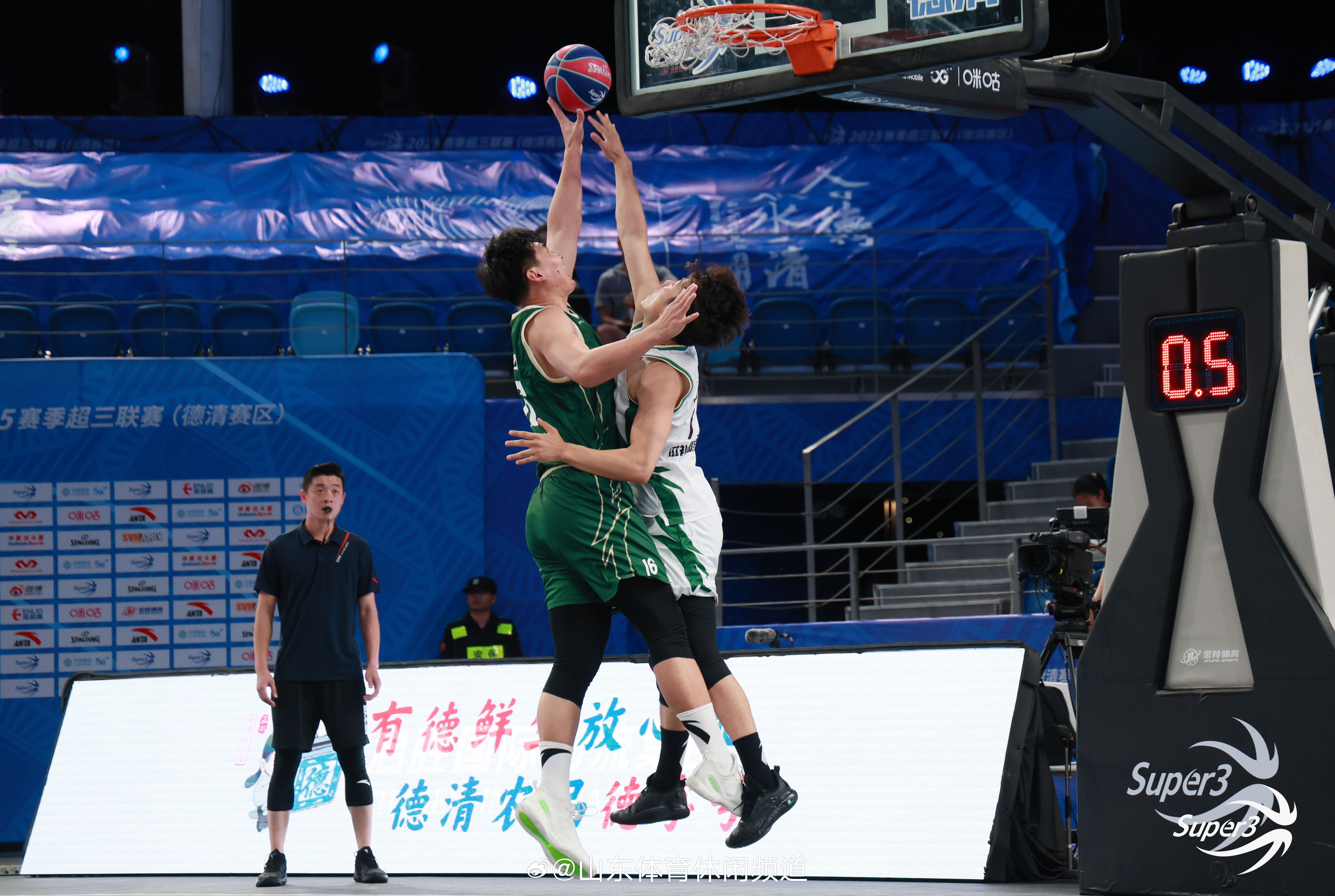 包含中超集结日再迎强敌;山东男篮手感冰凉;主帅态度——赛场秩序良好;纪律约束更严格的词条 包含中超集结日再迎强敌;山东男篮手感冰凉;主帅态度——赛场秩序良好;纪律约束更严格的词条