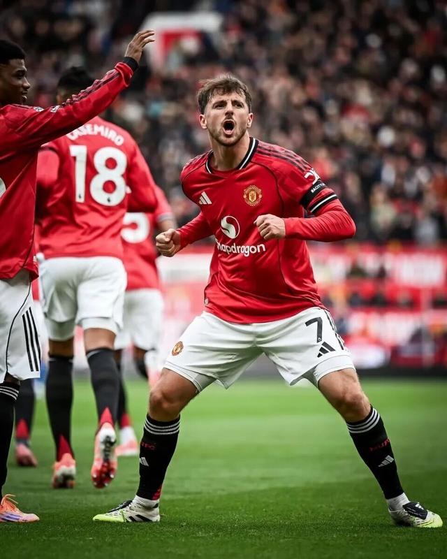 包含转会期突围战来临，曼联围绕意甲防线松动，压力陡增，赛季目标并未改变的词条