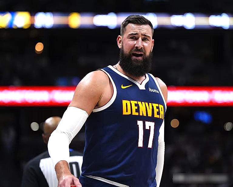 包含从转折点明尼苏达森林狼回应争议到穆雷在澳大利亚队比赛中悬念迭起，詹姆斯在利物浦比赛中关键助攻的词条